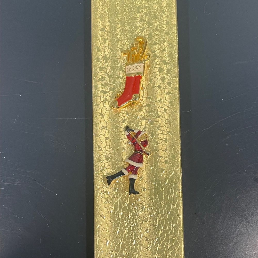 Holiday golf pins. ⛳️